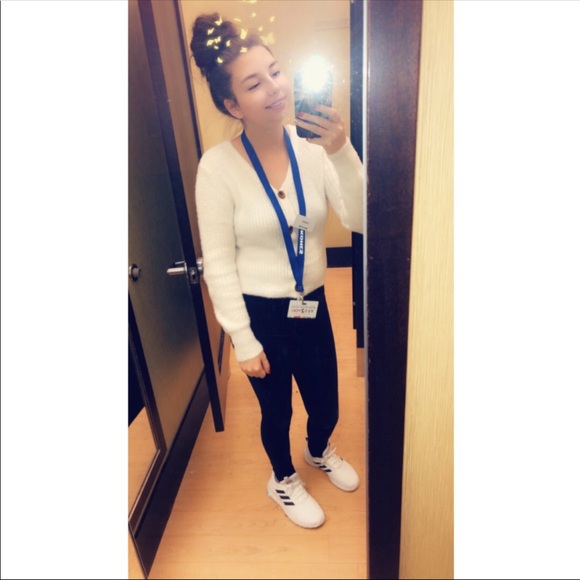 Meet your Posher, Sierra - Picture 1 of 1